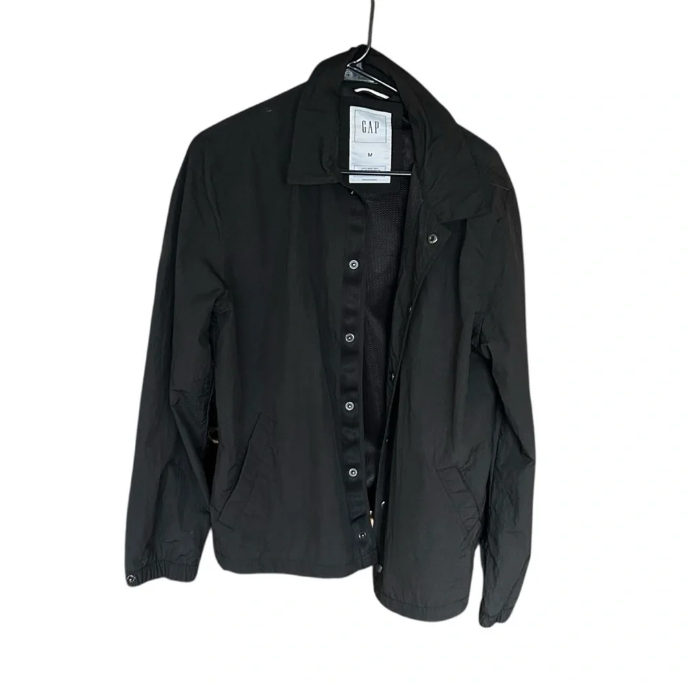 GAP Men’s Medium Wind Breaker Style Jacket in Black